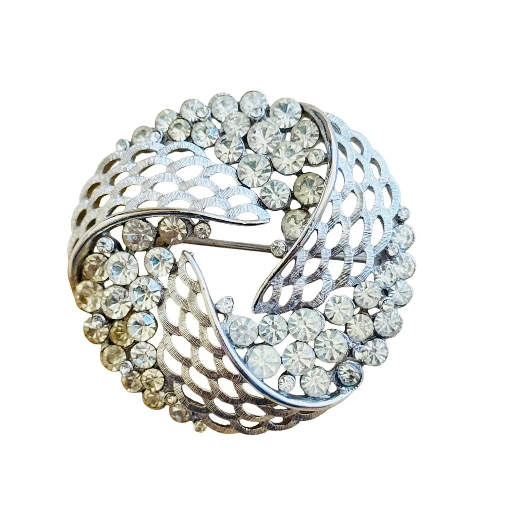 Crown Trifari VTG Signed Rhinestone Pin Brooch Silver Round Swirl Wave‎ Elegant